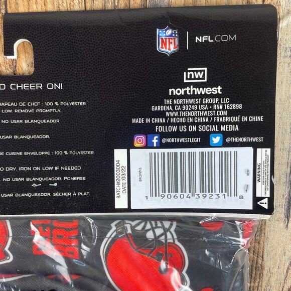 Northwest NFL 3 Piece Team Color and Logo Chef Set: Apron, Oven Mitt & Chef Hat - Picture 7 of 8